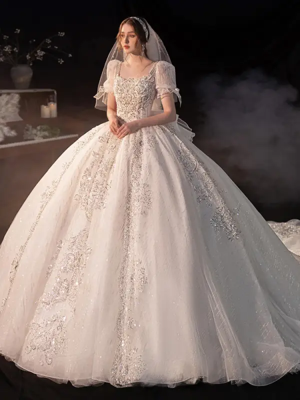 Atemberaubend Ivory / Creme Perlenstickerei Perle Strass Pailletten Spitze Blumen Brautkleider / Hochzeitskleider 2022 Ballkleid Eckiger Ausschnitt Kurze Ärmel Rückenfreies Schleife Kapelle-Schleppe Hochzeit