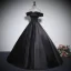 Vintage Sorte Satin Gallakjoler 2023 Balkjole Flæse Off-The-Shoulder Ærmeløs Halterneck Lange Galla Kjoler