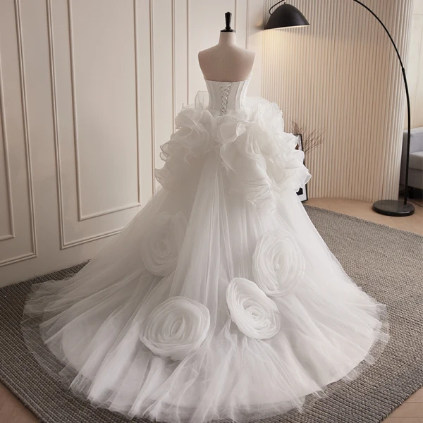 Classic White Cascading Ruffles Wedding Dresses 2023 Ball Gown Strapless Sleeveless Backless Court Train Wedding