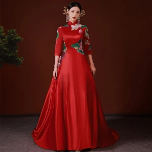 Style Chinois Rouge Faux Diamant Brodé Robe De Bal 2022 Satin Princesse Col Haut 1 2 Manches Dos Nu Train De Balayage Robe De Ceremonie