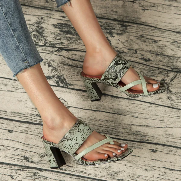 Romain Blanche Motif Peau De Serpent Sandales Femme 2022 Vêtement de rue 8 cm Talons Épais Peep Toes / Bout Ouvert Sandales Talons Hauts