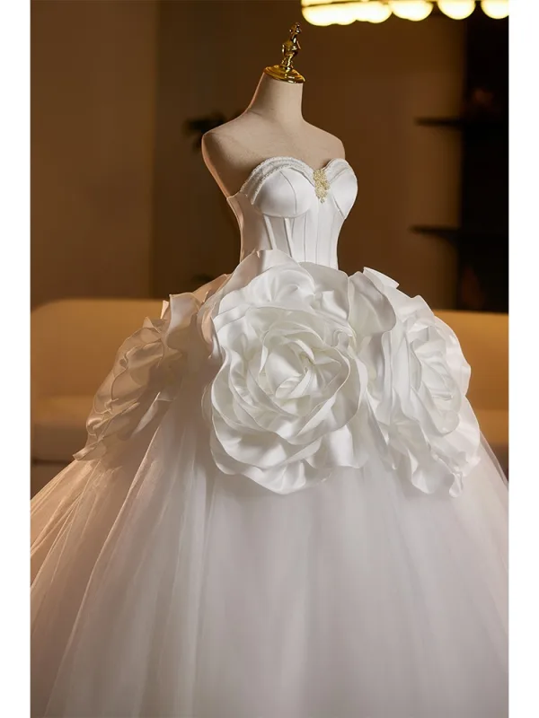 Vintage / Retro White Appliques Beading Pearl Wedding Dresses 2025 Ball Gown Strapless Sleeveless Backless Sweep Train Wedding