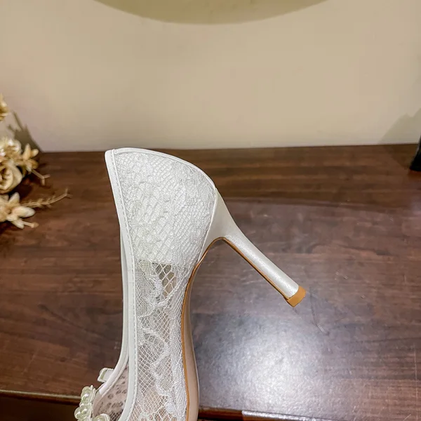 Élégant Blanche En Dentelle Faux Diamant Chaussure De Mariée 2024 Cuir 8 cm Talons Aiguilles À Bout Pointu Mariage Escarpins Talons Hauts