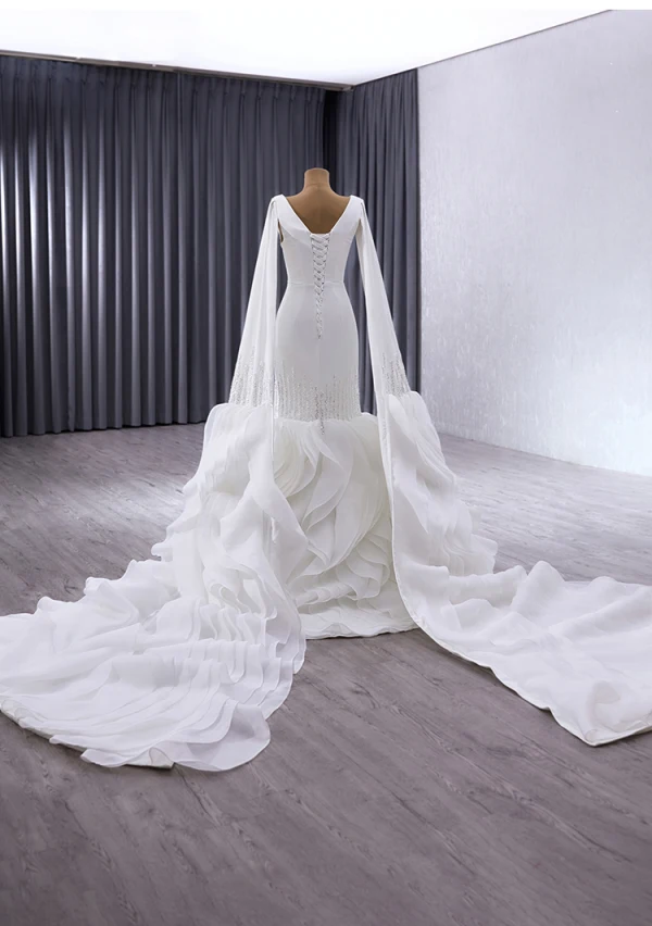 High End Weiß Pailletten Satin Fallende Rüsche Brautkleider / Hochzeitskleider 2024 Meerjungfrau Rundhalsausschnitt Ärmellos Rückenfreies Hof-Schleppe Hochzeit