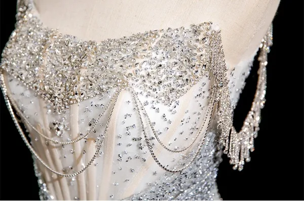 Sexy Silber Grau Perlenstickerei Pailletten Strass Abendkleider 2025 Meerjungfrau Bandeau Ärmellos Rückenfreies Sweep / Pinsel Zug Abend Festliche Kleider