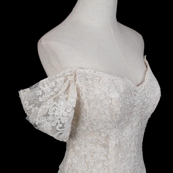 High End Weiß Perlenstickerei Spitze Blumen Korsett Brautkleider / Hochzeitskleider 2026 Meerjungfrau Off Shoulder Kurze Ärmel Rückenfreies Sweep / Pinsel Zug
