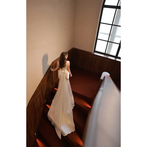 Schlicht Mode Ivory / Creme Satin Brautkleider / Hochzeitskleider 2022 Meerjungfrau Spaghettiträger Ärmellos Rückenfreies Schleife Hof-Schleppe Hochzeit