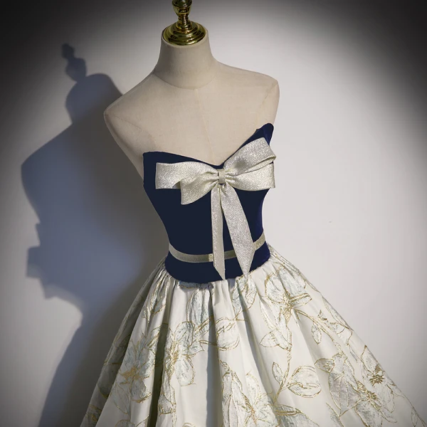 Fashion Navy Blue Satin Prom Dresses 2022 A-Line / Princess Strapless Sequins Bow Sleeveless Backless Sweep Train Formal Dresses