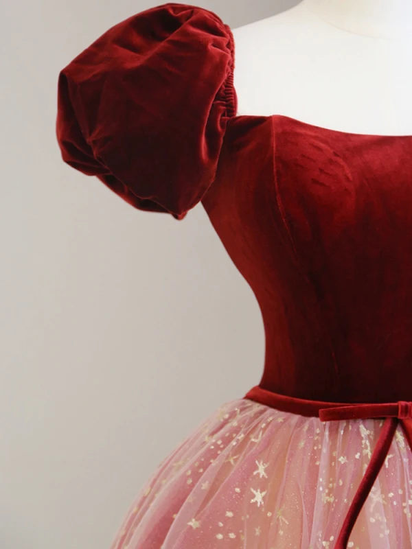 Élégant Bordeaux Paillettes Robe De Bal 2023 Princesse Bretelles Spaghetti Gonflée Manches Courtes Noeud Ceinture Dos Nu Longue Robe De Ceremonie