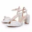 Élégant Blanche Perle Bride Cheville Chaussure De Mariée 2024 7 cm Talons Épais Peep Toes / Bout Ouvert Mariage Sandales Talons Hauts