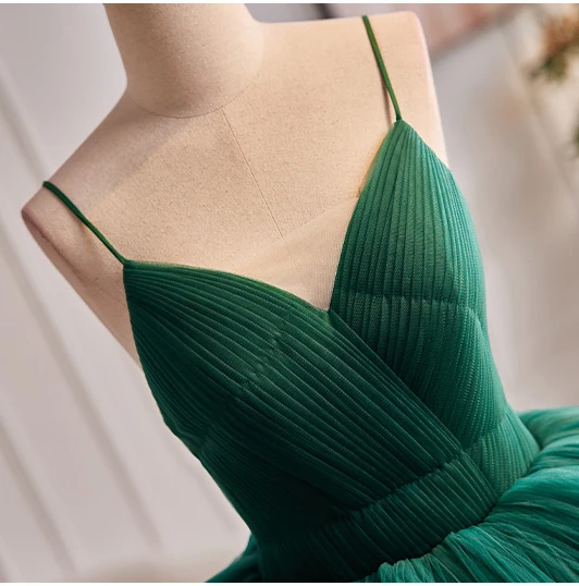 Elegant Dark Green Cascading Ruffles Ruffle Quinceañera Prom Dresses 2024 Ball Gown Spaghetti Straps Sleeveless Backless Court Train Formal Dresses Prom