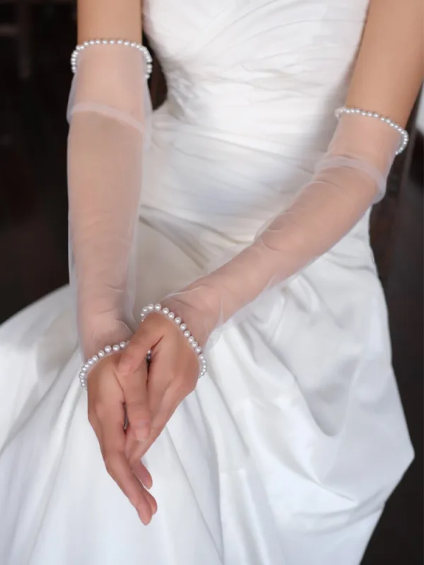 Modest / Simple White Pearl Wedding Bridal Gloves 2025 Tulle