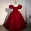 Chic / Belle Bordeaux Anniversaire Robe Ceremonie Fille 2022 Robe Boule Encolure Carrée Gonflée Manches Courtes Dos Nu Noeud Perle Longue Robe Ceremonie Fille