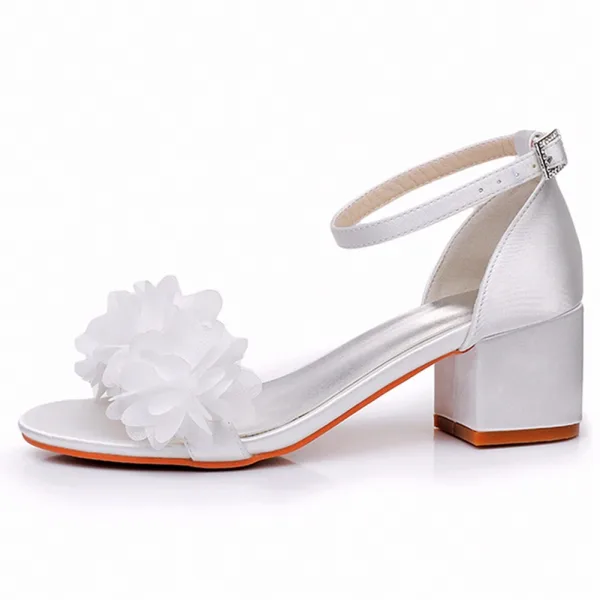 Simple Blanche Appliques Satin Chaussure De Mariée 2024 Bride Cheville 5 cm Talons Épais Peep Toes / Bout Ouvert Mariage Sandales Talons Hauts