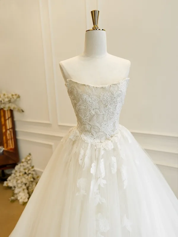 Stunning A-Line / Princess Ivory Beading Lace Wedding Dresses 2025 U-Neck Crossed Straps Sleeveless Tulle