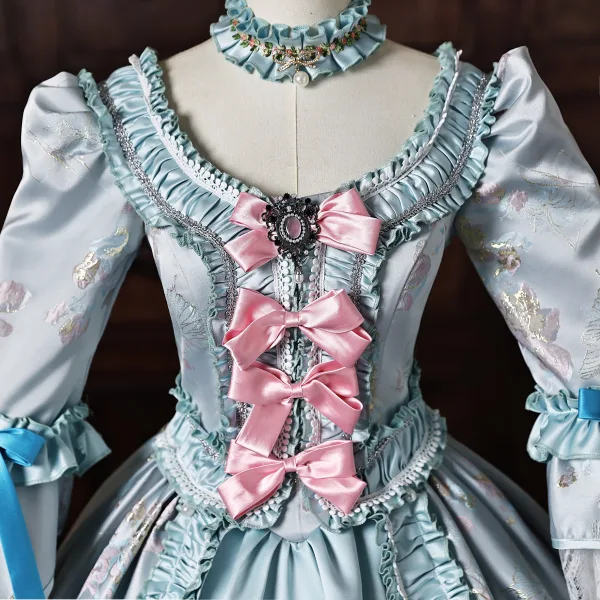 Vintage / Originale Médiévale Bleu Ciel Perle Noeud Faux Diamant Robe De Bal 2026 Robe Boule Encolure Dégagée Manches de cloche Longue Robe De Ceremonie