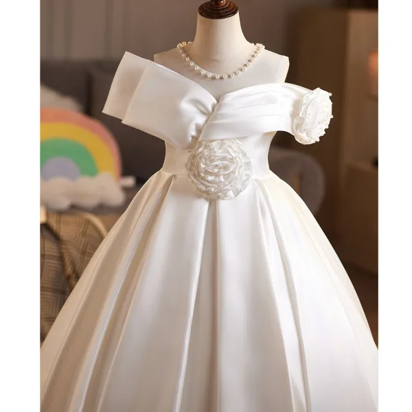 Elegant White Pearl Flower Satin Wedding Flower Girl Dresses 2026 Ball Gown Off-The-Shoulder Short Sleeve Floor-Length / Long