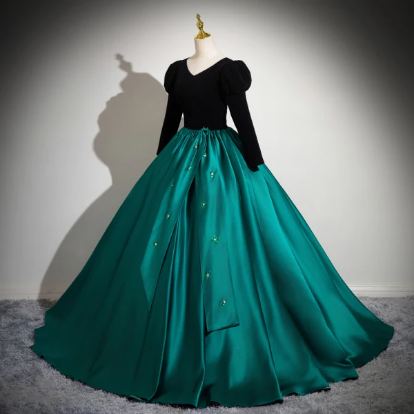 Vintage Dunkelgrün Satin Ballkleider 2024 Ballkleid V-Ausschnitt Lange Ärmel Rückenfreies Lange Ball Festliche Kleider
