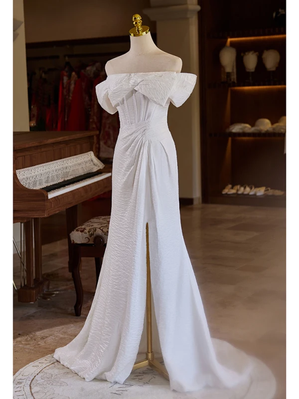 Schlicht Weiß Gespaltete Front Leichtes Brautkleider / Hochzeitskleider 2024 Meerjungfrau Off Shoulder Kurze Ärmel Rückenfreies Sweep / Pinsel Zug Hochzeit
