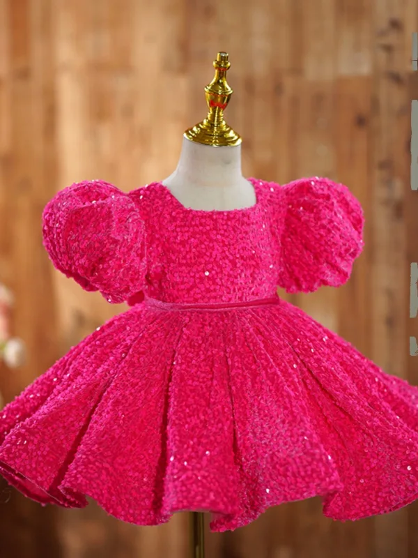 Schön Fuchsie Kurze Pailletten Geburtstag Blumenmädchenkleider 2024 Ballkleid Eckiger Ausschnitt Geschwollenes Kurze Ärmel Rückenfreies Schleife Stoffgürtel
