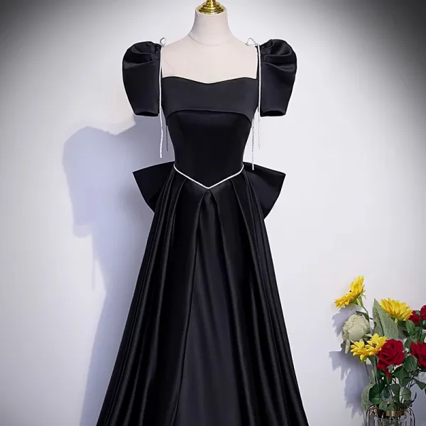 Élégant Noire Faux Diamant Gland Satin Robe De Bal 2023 Princesse Encolure Carrée Manches Courtes Dos Nu Noeud Longue Promo Robe De Ceremonie