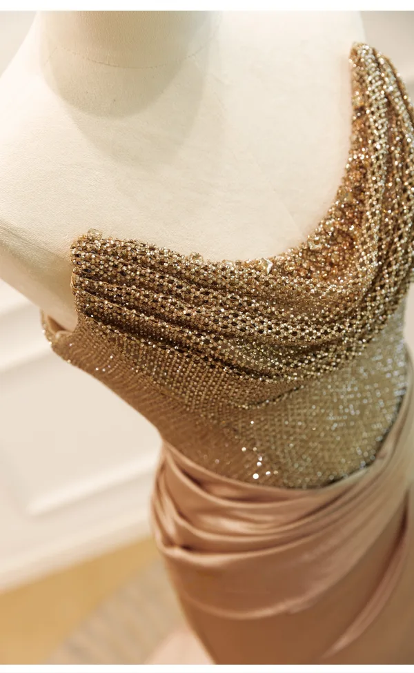 Sexy High End Gold Handgefertigt Strass Abendkleider 2026 Meerjungfrau Bandeau Ärmellos Rückenfreies Sweep / Pinsel Zug Abend Festliche Kleider
