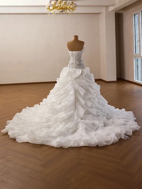 Luxe Blanche Paillettes Perle Faux Diamant Volants Robe De Mariée 2026 Trompette / Sirène Bustier Sans Manches Dos Nu Chapel Train