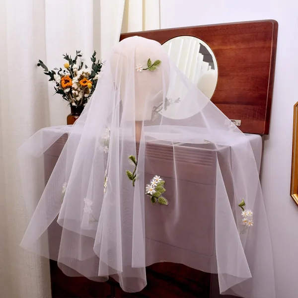 Elegant White Embroidered 1.5 m Tulle Wedding Veils 2025
