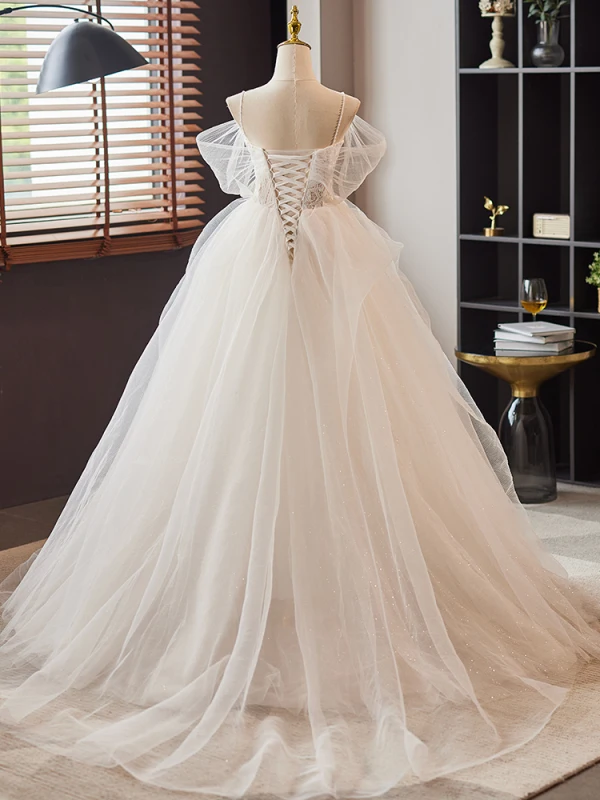 Western Weiß Perlenstickerei Perle Spitze Blumen Fallende Rüsche Brautkleider / Hochzeitskleider 2024 Ballkleid Spaghettiträger Kurze Ärmel Rückenfreies Sweep / Pinsel Zug Hochzeit