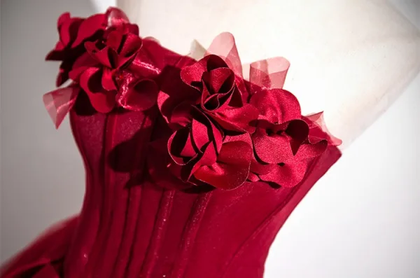 Chic / Beautiful Burgundy Appliques Cascading Ruffles Prom Dresses 2025 Ball Gown Strapless Sleeveless Backless Floor-Length / Long Prom Formal Dresses