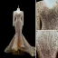 Scintillantes Doré Fait main Perlage Paillettes Robe De Soirée 2023 Trompette / Sirène V-Cou Manches Longues Train De Balayage Soirée Robe De Ceremonie