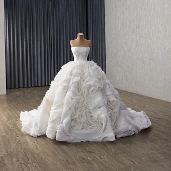 High End Luxus Herrlich Weiß Perlenstickerei Perle Strass Rüschen Blumen Brautkleider Hochzeitskleider 2025 Ballkleid Bandeau Ärmellos Rückenfreies Kapelle Schleppe