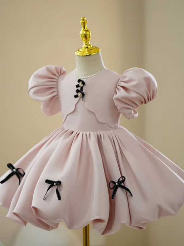 Lovely Blushing Pink Pearl Bow Short Birthday Flower Girl Dresses 2023 Ball Gown Scoop Neck Puffy Short Sleeve Satin