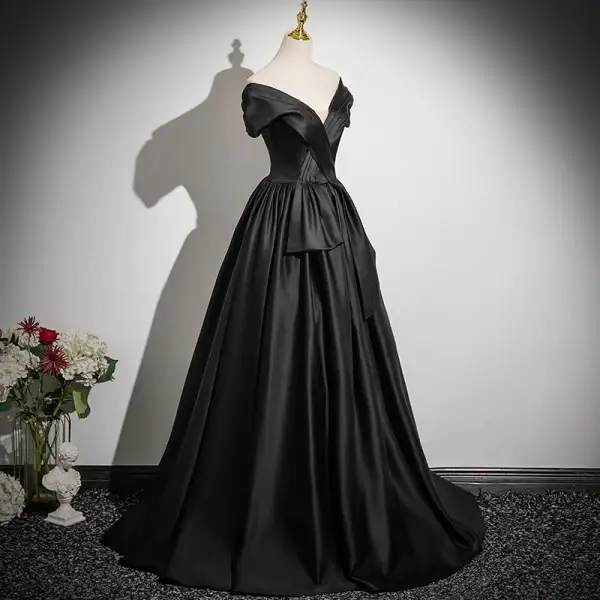 Audrey Hepburn-Stil Schwarz Satin Ballkleider 2024 A Linie V-Ausschnitt Ärmellos Rückenfreies Lange Ball Festliche Kleider