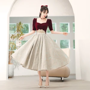 Chic Belle Bordeaux Daim De Retour Robe De Graduation 2022 Princesse Encolure Carrée Manches Courtes Dos Nu Longue Robe De Cérémonie