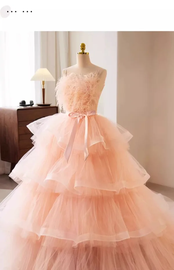 Charmant Rougissant Rose Volants en Cascade Robe De Bal 2023 Robe Boule Bretelles Spaghetti Gland Sans Manches Perle Noeud Ceinture Dos Nu Tribunal Train Robe De Ceremonie