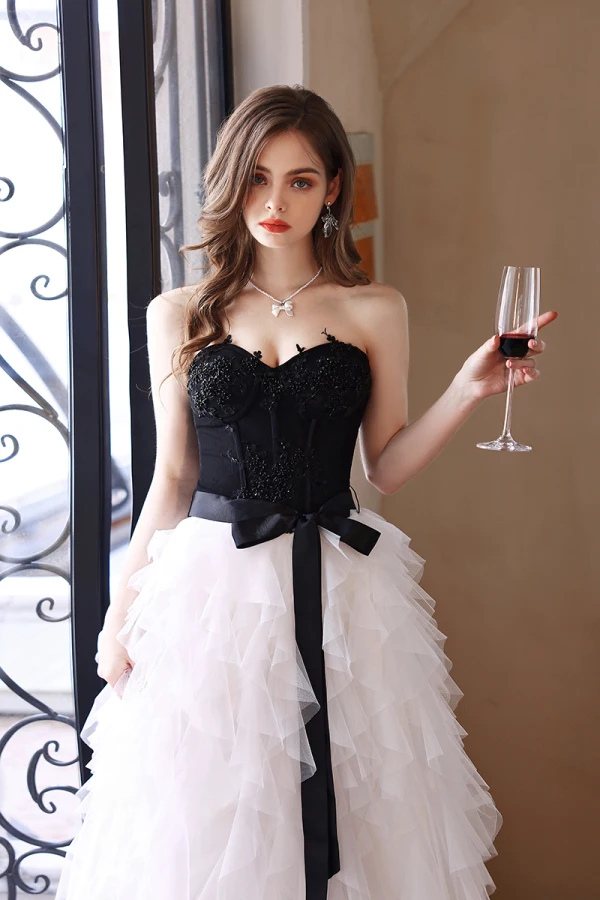 Fashion Black Ruffle Prom Dresses 2022 A-Line / Princess Strapless Lace Flower Sleeveless Backless Bow Sash Floor-Length / Long Formal Dresses