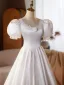 Vintage / Originale Blanche En Dentelle Fleur Satin Robe De Mariée 2025 Robe Boule V-Cou Gonflée Manches Courtes Dos Nu Longue