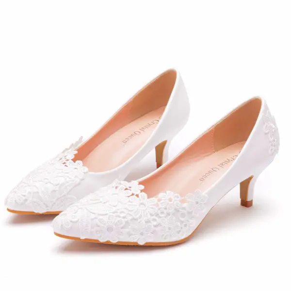 Elegante Witte Kant Bloem Bruidsschoenen 2024 5 cm Naaldhakken / Stiletto Spitse Neus Huwelijk Pumps Hoge Hakken