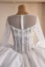 Luxus / Herrlich Ivory / Creme Perle Strass Spitze Blumen Fallende Rüsche Brautkleider / Hochzeitskleider 2026 Ballkleid Rundhalsausschnitt Lange Ärmel Satin Kapelle-Schleppe