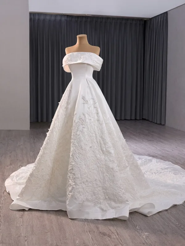 High-end White Beading Lace Flower Satin Wedding Dresses 2024 Ball Gown Strapless Sleeveless Backless Chapel Train Wedding