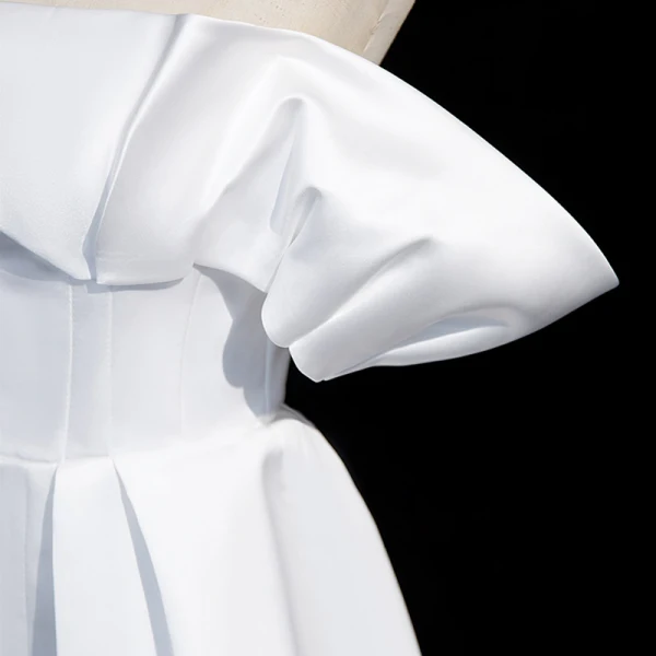 Vintage Schlicht Weiß Satin Asymmetrisch Ballkleider 2023 Off Shoulder Kurze Ärmel Rückenfreies Ball Festliche Kleider