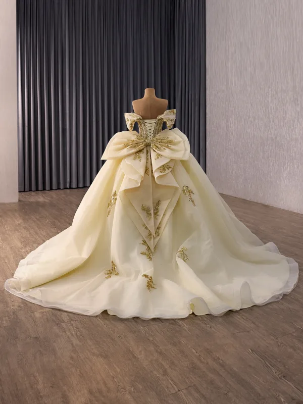 Luxury / Gorgeous Champagne Beading Sequins Wedding Dresses 2026 Ball Gown Off-The-Shoulder Short Sleeve Backless Bow Chapel Train