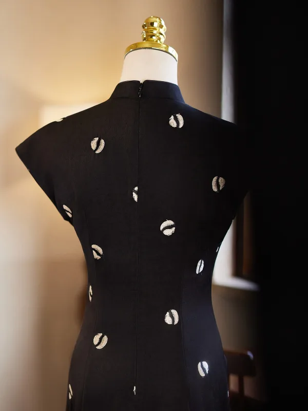 Vintage / Retro Black Embroidered Evening Party Cheongsam 2025 Trumpet / Mermaid High Neck Sleeveless Tea-length