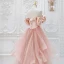 Élégant Rougissant Rose Volants en Cascade Satin Robe De Bal 2024 Princesse Volants De l'épaule Manches Courtes Dos Nu Train De Balayage Robe De Ceremonie