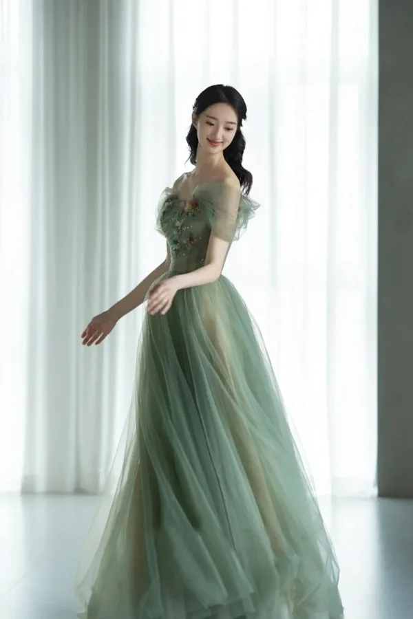 Chic / Beautiful Sage Green Appliques Prom Dresses 2024 A-Line / Princess Off-The-Shoulder Sleeveless Backless Lace Up Floor-Length / Long Prom Formal Dresses