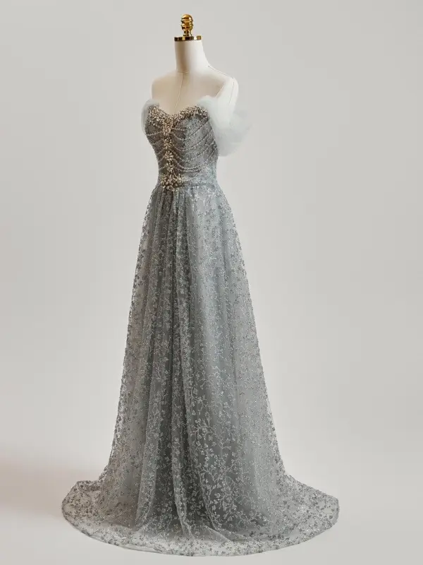 Schöne Grau Perlenstickerei Strass Pailletten Ballkleider 2025 A Linie Bandeau Ärmellos Rückenfreies Sweep / Pinsel Zug Festliche Kleider