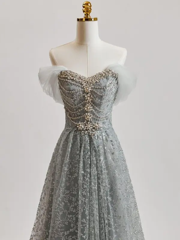 Schöne Grau Perlenstickerei Strass Pailletten Ballkleider 2025 A Linie Bandeau Ärmellos Rückenfreies Sweep / Pinsel Zug Festliche Kleider