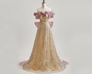 Sparkly Gull Paljetter Ballkjoler 2025 Prinsesse Buste Strapless Uten Ermer Ryggløse Sløyfe Feie Tog Ball Formelle Kjoler