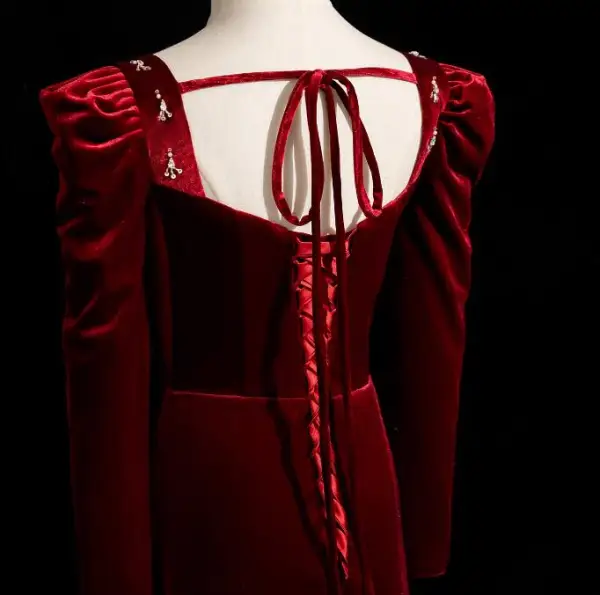 Vintage / Retro Burgundy Rhinestone Velvet Prom Dresses 2025 Trumpet / Mermaid Spaghetti Straps Long Sleeve Backless Sweep Train Formal Dresses